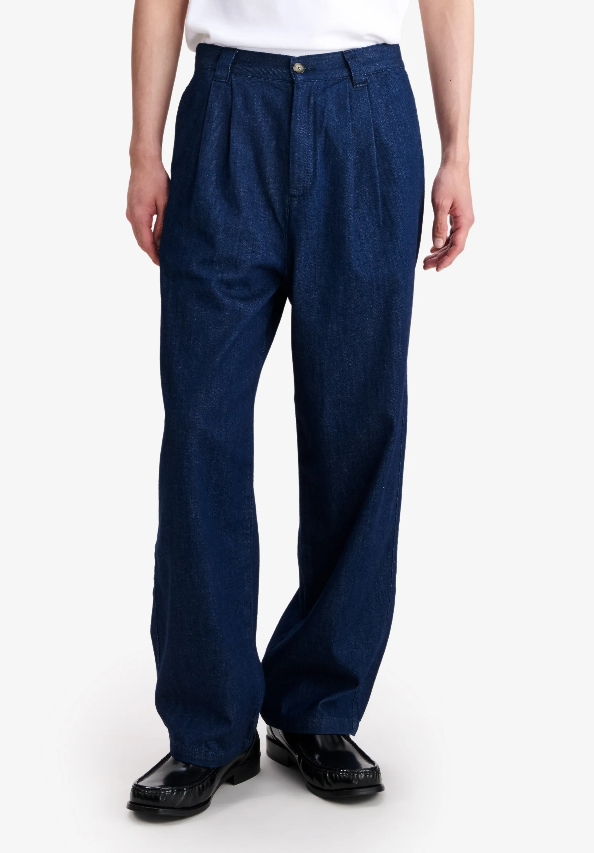 Loose pleated trousers in lightweight denim - Image 4