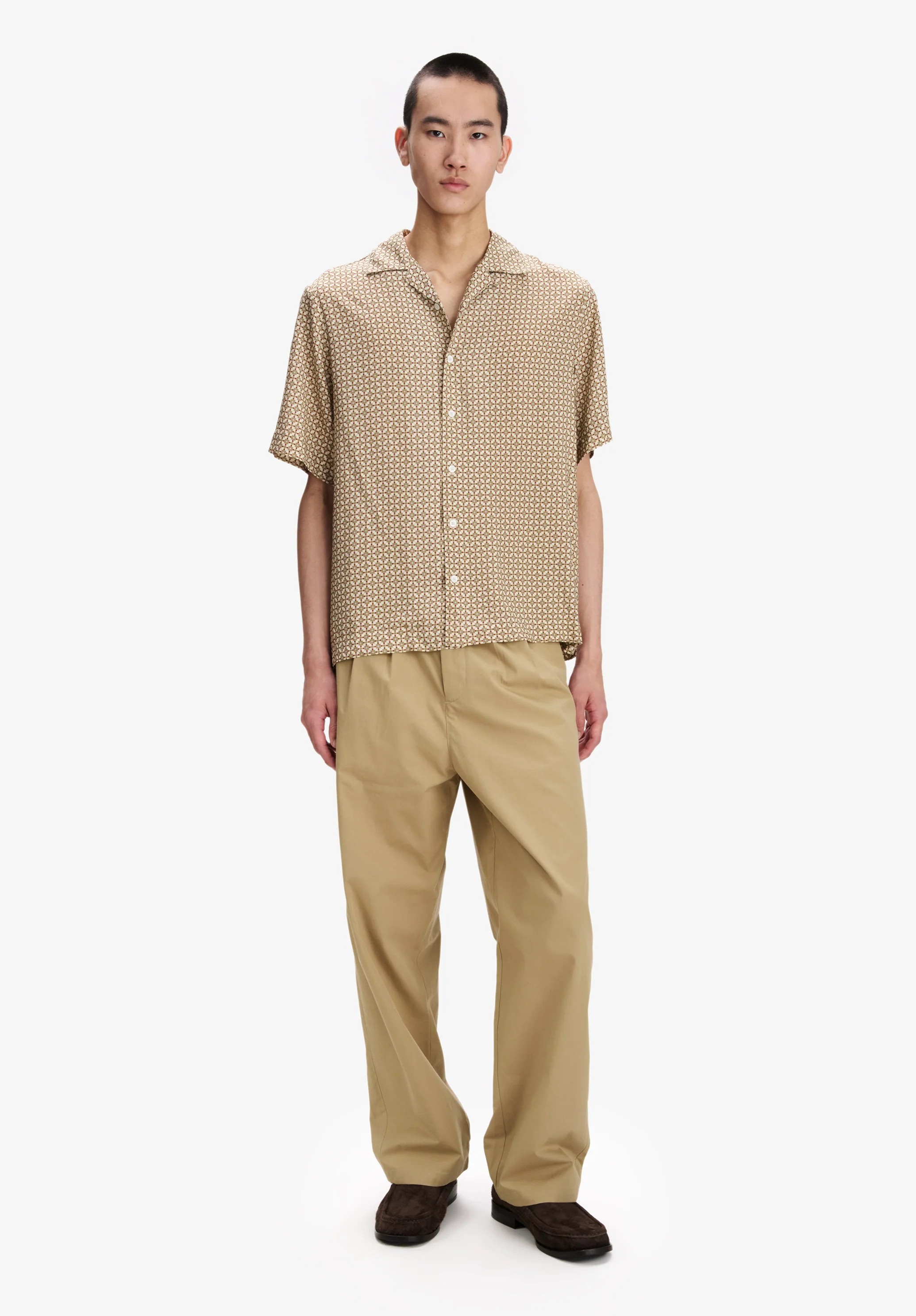 Patterned ecru short-sleeved shirt - Image 2