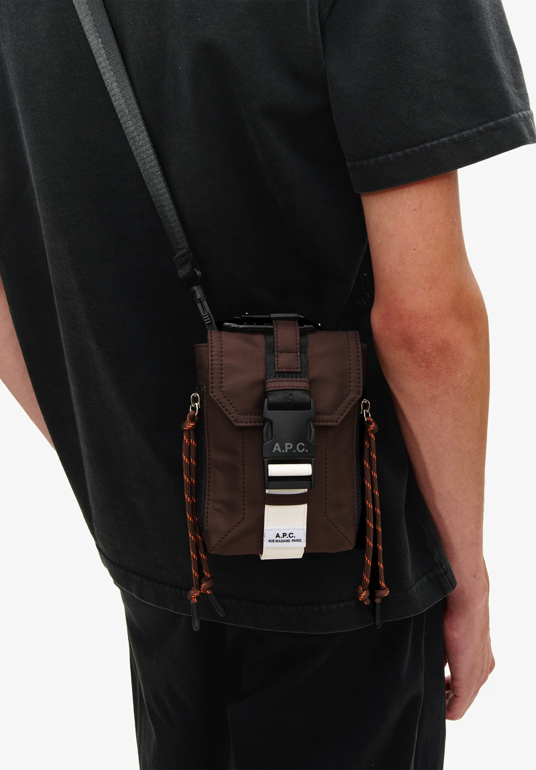 Trek crossbody pouch - Image 2